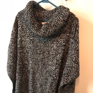 Cowl neck, short sleeve sweater.